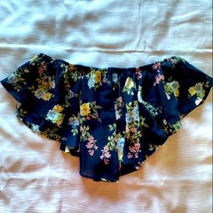 Blue floral ultra flow crop top.